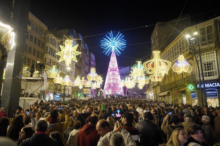 Centenares de persoas asisten ao aceso das luces de Nadal 2023 de Vigo / Javier Vázquez - Arquivo / Europa Press