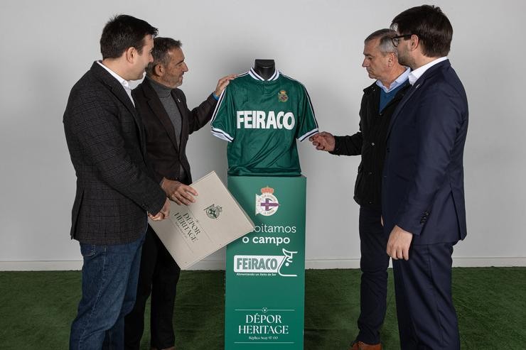 De dereita a esquerda: Juan Gallástegui, director xeral de Clun; Álvaro Valentín García, presidente do RC Deportivo; Jose Ángel Blanco, presidente de CLUN; e Massimo Adalberto Benassi, director xeral do RC Deportivo / CLUN