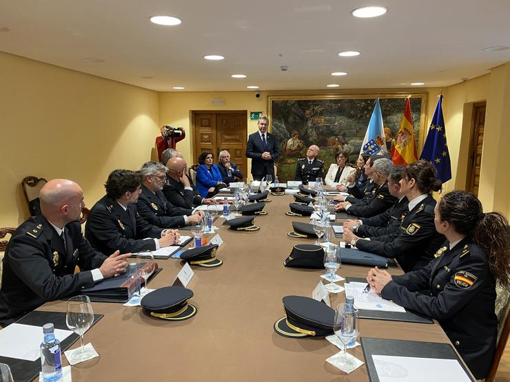 O delegado do Goberno en Galicia, José Miñones, mantén unha reunión con responsables policiais 