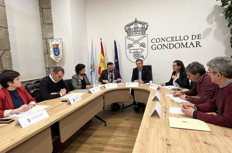 O delegado do Goberno en Galicia, José Miñones, na reunión mantida este martes con varios alcaldes do sur de Pontevedra.. DELEGACIÓN DO GOBERNO EN GALICIA / Europa Press