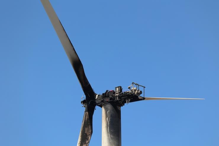 Muíño de vento afectado por un incendio, a 18 de agosto de 2022 