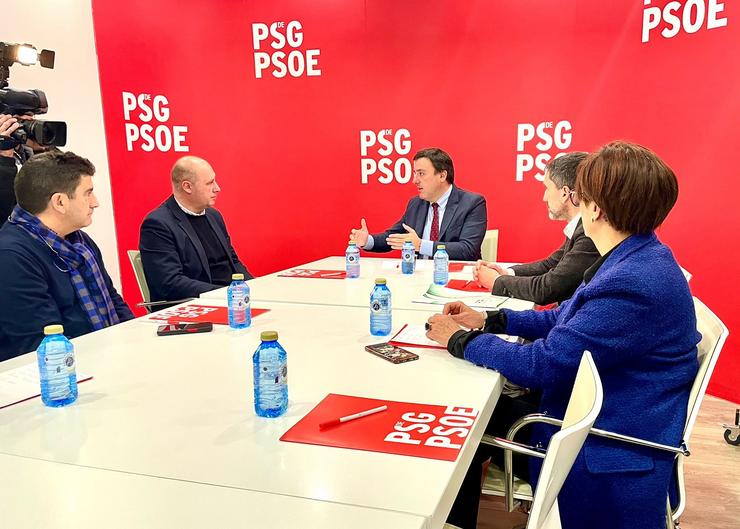 Reunión do secretario xeral do PSdeG, Valentín González Formoso, e a súa executiva, cos representantes de ATA Galicia.. PSDEG / Europa Press