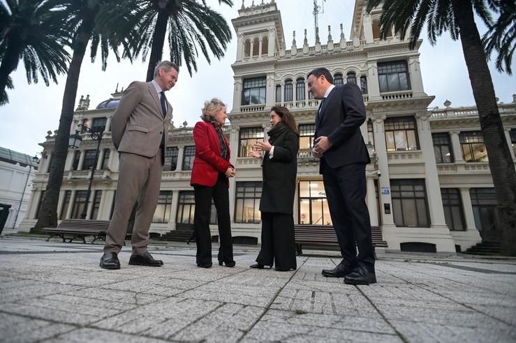 A ministra Nadia Calviño e a alcaldesa da Coruña, Inés Rey, ante a futura sede da Aesia / EP