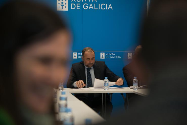 O conselleiro de Sanidade da Xunta, Xullo García Comesaña (C), reúnese cos alcaldes do distrito sanitario de Pontevedra, na Delegación territorial da Xunta, a 26 de xaneiro de 2023, en Pontevedra, Galicia (España). Comesaña citou aos a. Gustavo da Paz - Europa Press 