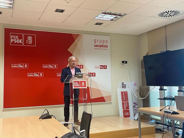 O portavoz do PSdeG no Parlamento de Galicia, Luís Álvarez, en rolda de prensa 