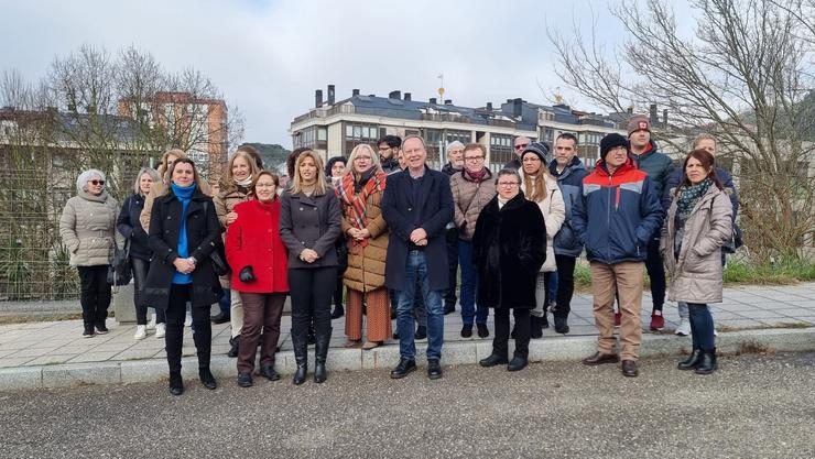 Membros do PSdeG-PSOE de Ourense, con representantes da Plataforma ProCAPD Ourense.. PSDEG OURENSE / Europa Press
