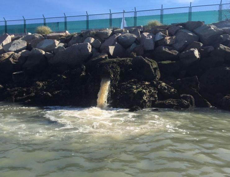 Unha das verteduras contaminantes denunciadas 