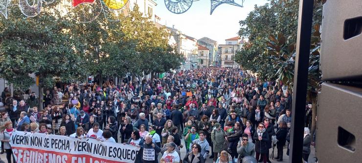 Manifestación en Verín (Ourense) para pedir a cobertura do tres prazas de pediatra do centro de saúde.. PLATAFORMA PEDIATRAS EN VERÍN XA / Europa Press