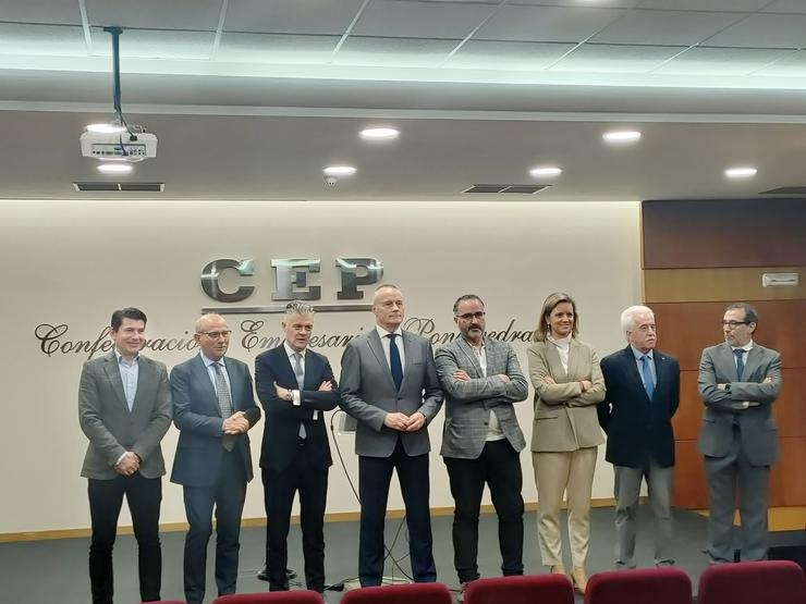 Jorge Cebreiros (centro), presidente da CEP e candidato á reelección, coa maior parte do seu equipo. / Europa Press