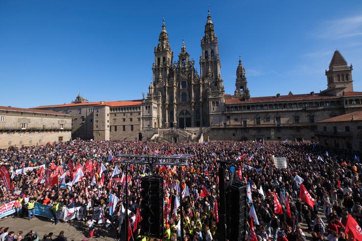 Unhas 25.000 persoas segundo Polícia Local maniféstanse para esixir unha mellor Sanidade Pública, 12 de febreiro de 2023, en Santiago de Compostela, A Coruña, Galicia, (España). As principais rúas de Santiago de Compostela enchéronse de persoas manif. César Arxina - Europa Press 