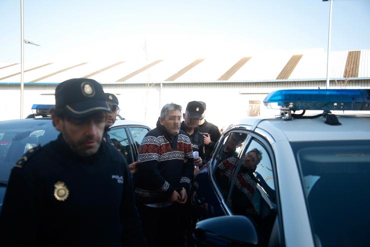 O home de 50 anos acusado de acoitelar a unha muller en Marín, pasa a disposición xudicial, a 15 de febreiro de 2023, en Pontevedra. Gustavo da Paz - Europa Press 