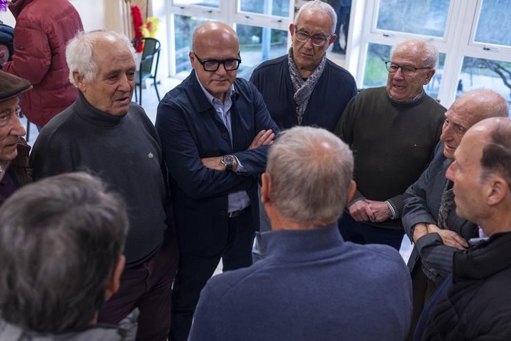 O presidente da Deputación de Ourense, Manuel Baltar, visita a Sociedade Artística A Troia de Ourense / Europa Press
