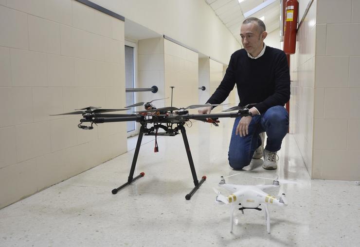 O investigador Higinio González,  da UVigo, un dos coordinadores do Proxecto Eagle, para o uso de drones no mantemento de parques eólicos mariños / Europa Press
