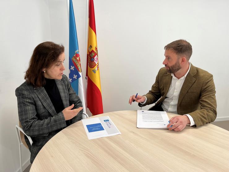 O delegado da Xunta na Coruña, Gonzalo Trenor, mantivo unha reunión coa alcaldesa de Santa Comba, María Josefa Pouse.. XUNTA DE GALICIA / Europa Press