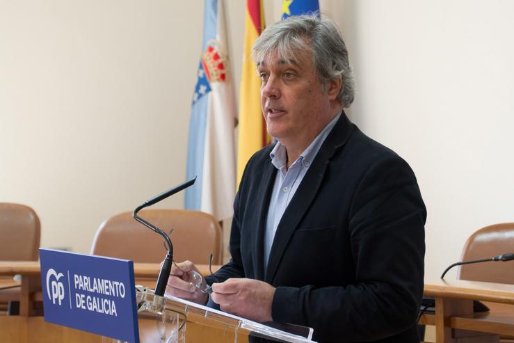 O portavoz do PPdeG no Parlamento, Pedro Puy, en rolda de prensa 