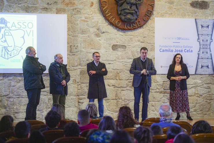 O conselleiro de Cultura, Educación, FP e Universidades, Román Rodríguez, foi o encargado de inaugurar este martes a exposición Picasso vivo en Padrón  