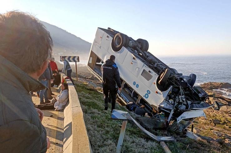 Accidente autobús interurbán Vigo - A Guarda | Foto Policía Local Baiona
