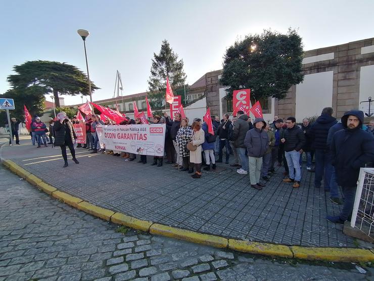 Concentración de CCOO en Ferrol contra a nova lei estatal de función pública. 