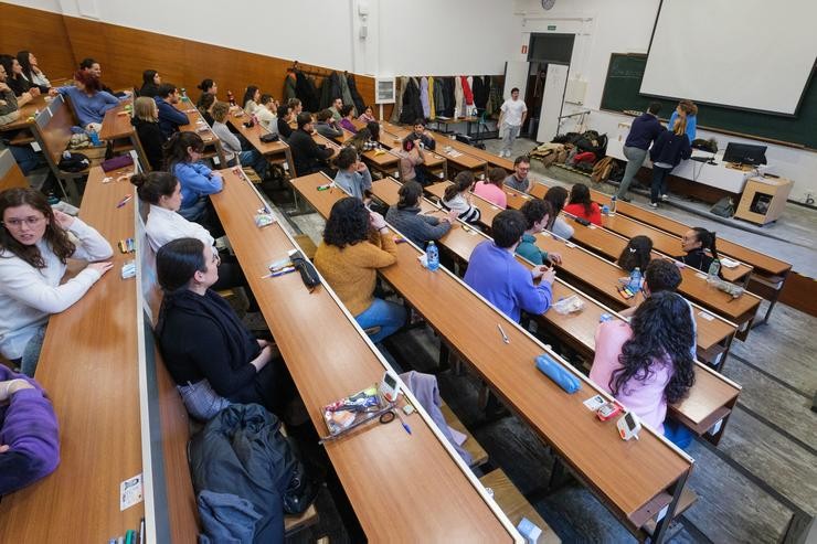  Grupo de estudantes na Universidade de Santiago de Compostela / Europa Press