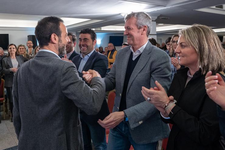 O líder do PPdeG, Alfonso Rueda, apoia ao candidato en Tui, Nico Montes / Europa Press