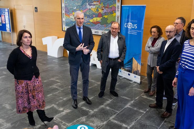 A directora da Axencia Galega de Innovación, Patricia Argerey, visita o proxecto Traffikgene, liderado por Javier Montenegro e impulsado polo programa Ignicia. XOÁN CRESPO 