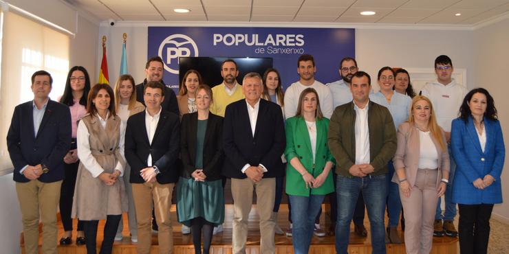 O alcalde de Sanxenxo, Telmo Martín, encabeza a lista para o 28M e integra a dous membros do independentes SAL. PP DE SANXENXO / Europa Press