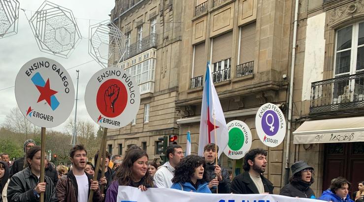Erguer anuncia as mobilizacións do próximo 25 de abril e anima a 'baleirar as aulas e encher as rúas' 