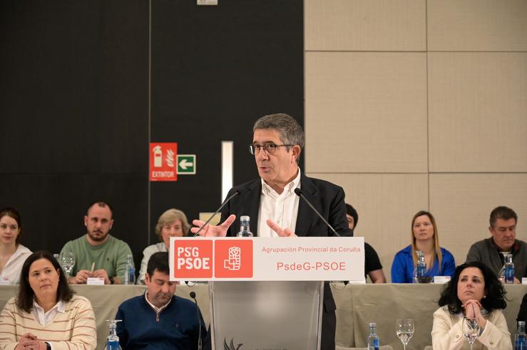 O portavoz do PSOE no Congreso, Patxi López, durante a súa intervención no comité provincial do PSdeG. M. Dylan - Europa Press