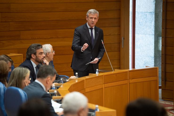 O presidente da Xunta, Alfonso Rueda, na sesión de control do Parlamento de Galicia  