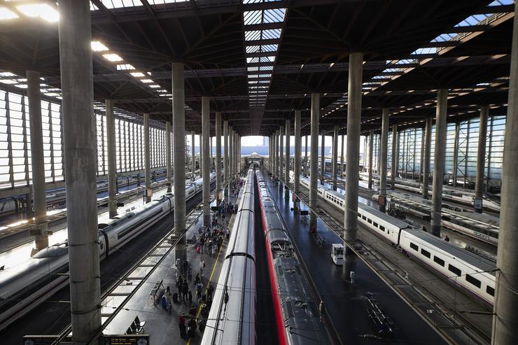 Dous trens de Iryo na estación de Almudena Grandes-Atocha Proximidades 