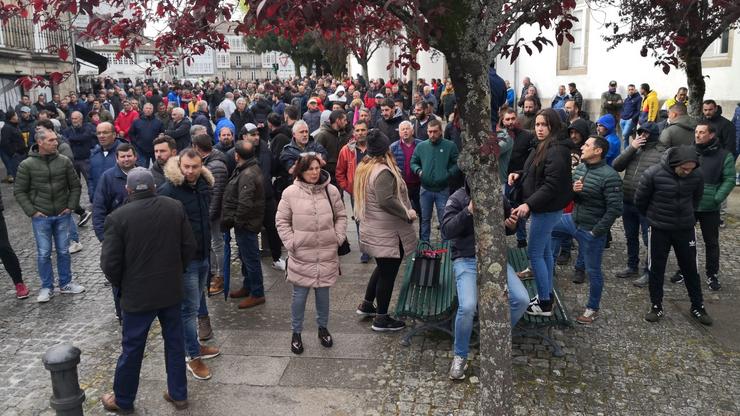 Protesta do sector 'bateeiro' fronte á comisaría da Policía Nacional en Santiago 