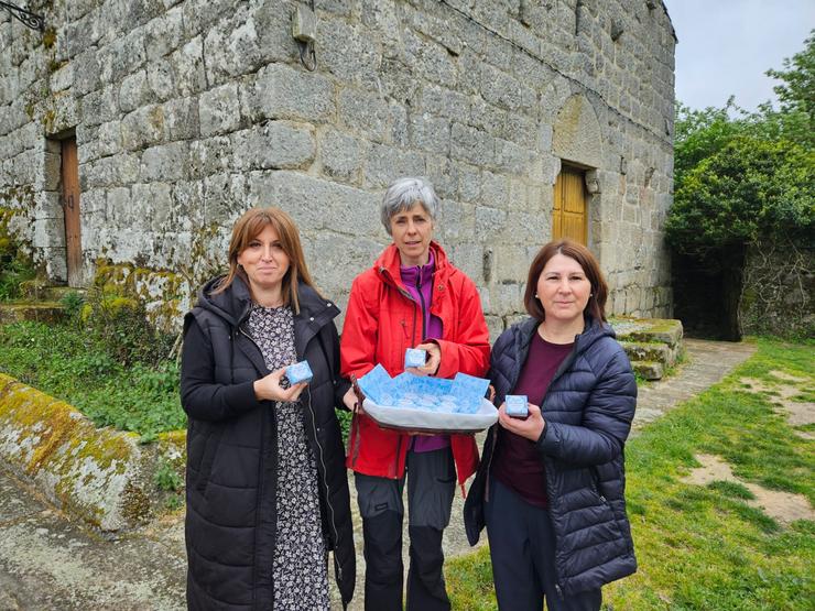 Cristina Cid, Alcaldesa de Allariz , Elsa Pérez e María López, concelleira de Promoción Económica. Foto: Comunicación Concello de Allariz.