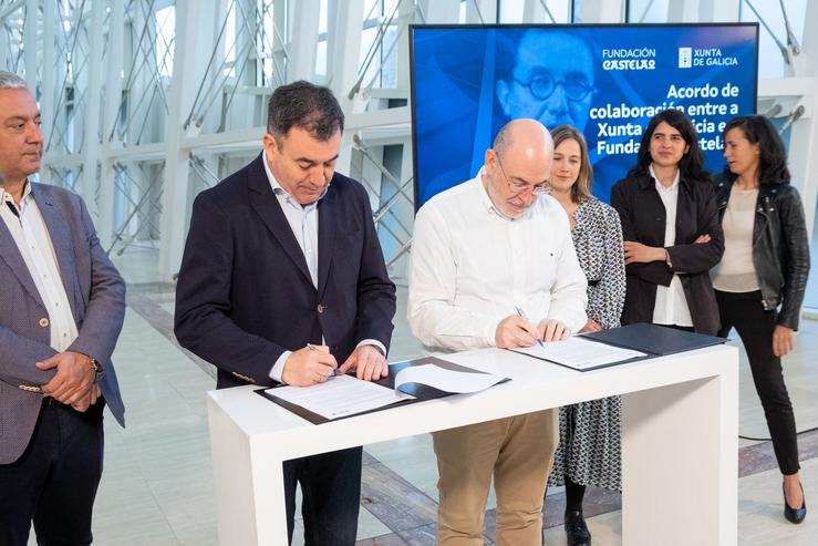 Ou conselleiro de Cultura, Educación, FP e Universidades, Román Rodríguez, e ou presidente dá Fundación Castelao, Miguel Anxo Seixas Seoane / XOÁN CRESPO