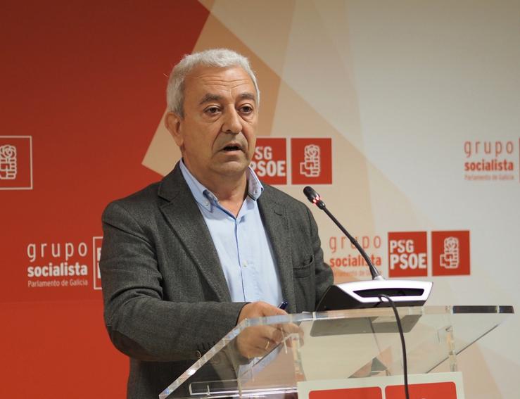 O portavoz parlamenario do PSdeG, Luís Álvarez, en rolda de prensa. PSDEG