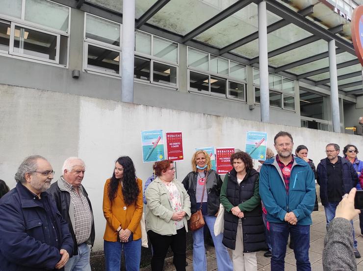 Concentración de SOS Sanidade Pública fronte ao centro de saúde Concepción Arenal de Santiago. / Europa Press