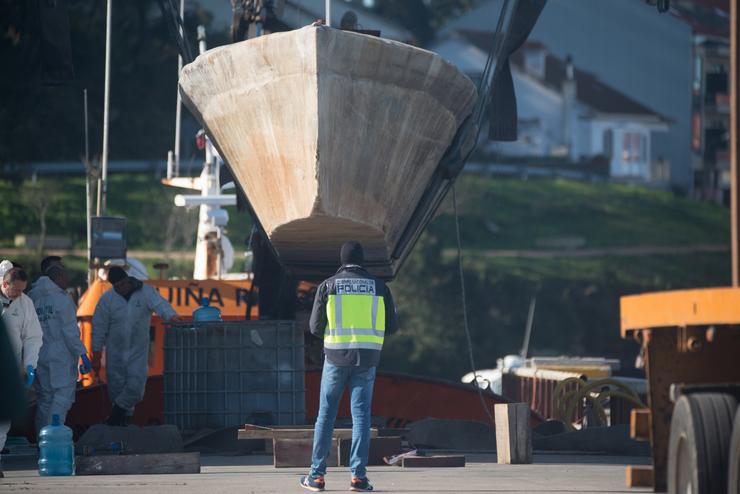 Arquivo - O narcosubmarino localizado este ano é inspeccionado pola Policía.. Gustavo da Paz - Europa Press - Arquivo / Europa Press