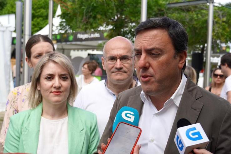 O secretario xeral do PSdeG, Valentín González Formoso, enla Feira do Ribeiro, en Ribadavia (Ourense). PSDEG / Europa Press