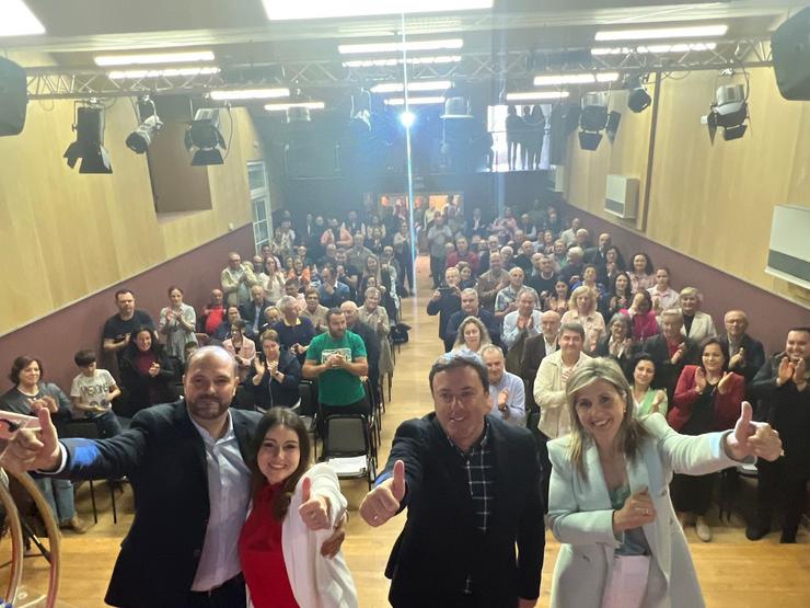 O secretario xeral do PSdeG, Valentín González Formoso, xunto a Bernardo Fernández Piñeiro, secretario xeral do PSdeG Provincial da Coruña, na presentación este domingo da candidatura socialista de Sheila Rial Mata á alcaldía. PSDEG / Europa Press