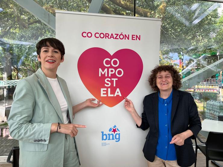 A portavoz nacional do BNG, Ana Pontón, e a candidata do BNG en Santiago de Compostela, Goretti Sanmartín 