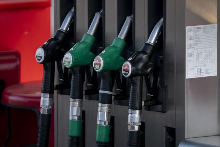 Mangueiras de combustible nunha gasolineira / Europa Press - Arquivo