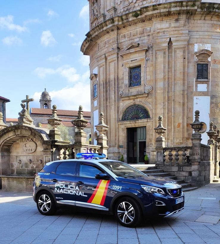 Coche patrulla do 091 fronte á Peregrina, en Pontevedra.. POLICÍA NACIONAL