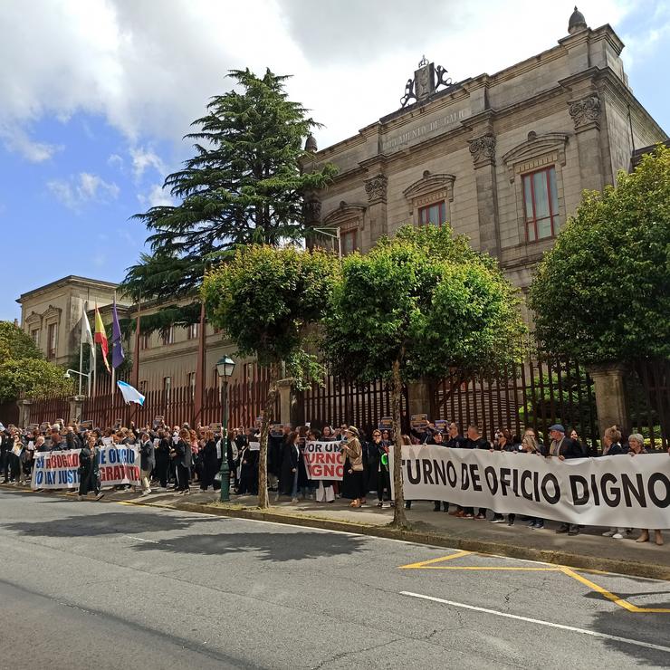 Protesta de avogados da quenda de oficio ante o Parlamento 