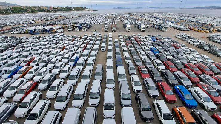 Vehículos preparados para a súa exportación no Porto de Vigo / PORTO DE VIGO