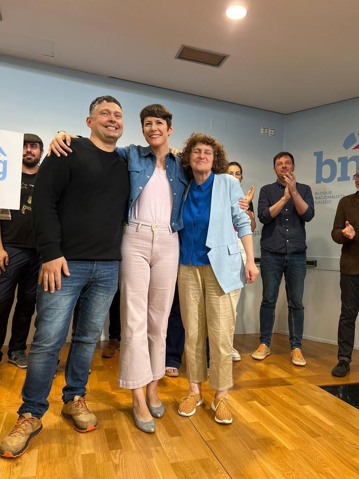 Mnanuel Lourenzo, futuro alcalde de Soutomaior; Ana Pontón, portavoz nacional do BNG; e Goretti Sanmartín, que se postura para aglutinar a esquerda e converterse en alcaldesa de Santiago 