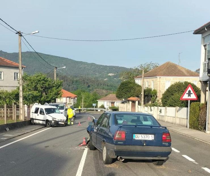 Accidente entre dous coches en Ramirás. GARDA CIVIL / Europa Press