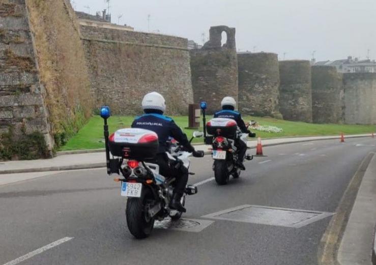 Imaxe de dous axentes da Policía Local de Lugo / POLICÍA LOCAL