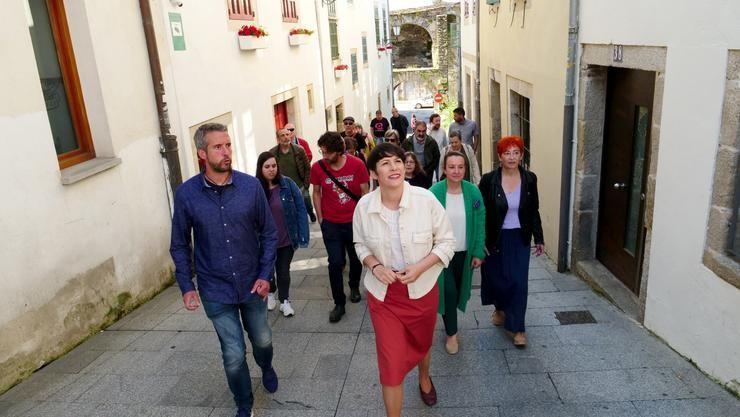 O candidato do BNG á Alcaldía de Lugo, Rubén Arroxo, e a portavoz nacional do BNG, Ana Pontón, no barrio da Tinería, en Lugo 