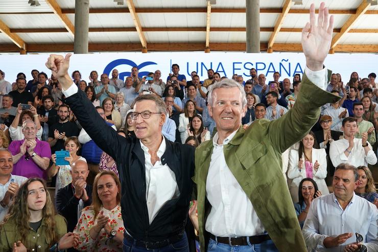 Feijóo e Rueda participan nun acto de precampaña en Santiago 