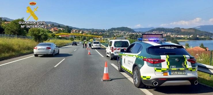 A Garda Civil denuncia a un condutor de guindastre por dar positivo en drogas 