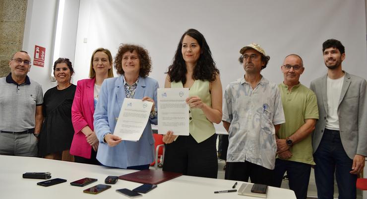 BNG e Compostela Aberta asinan as bases dos eixos de goberno fundamentais.. BNG 